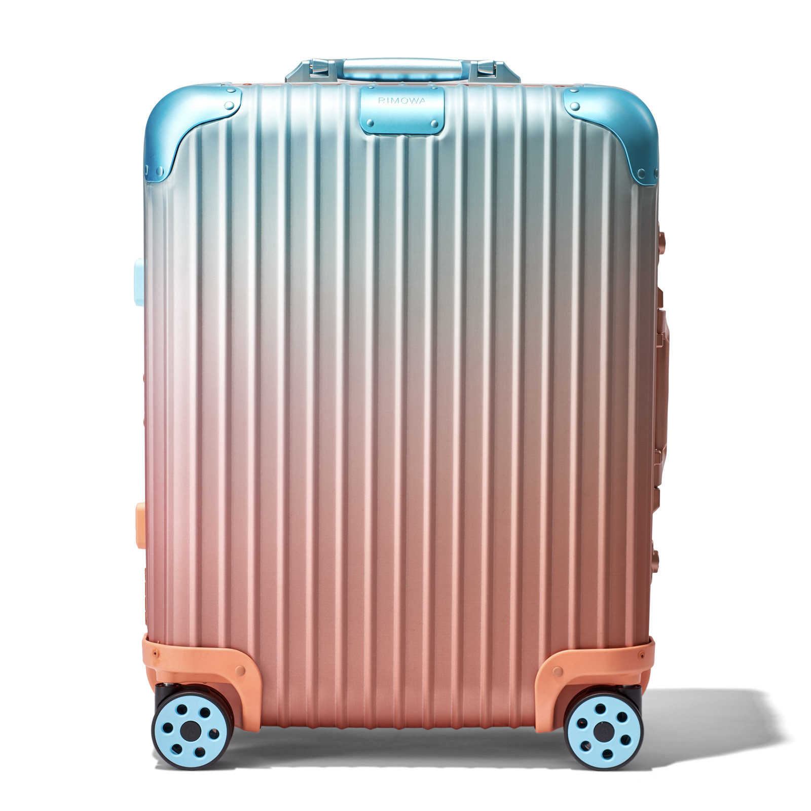 リモワ」グラデーションカラーのスーツケースが日本で発売、アレックス