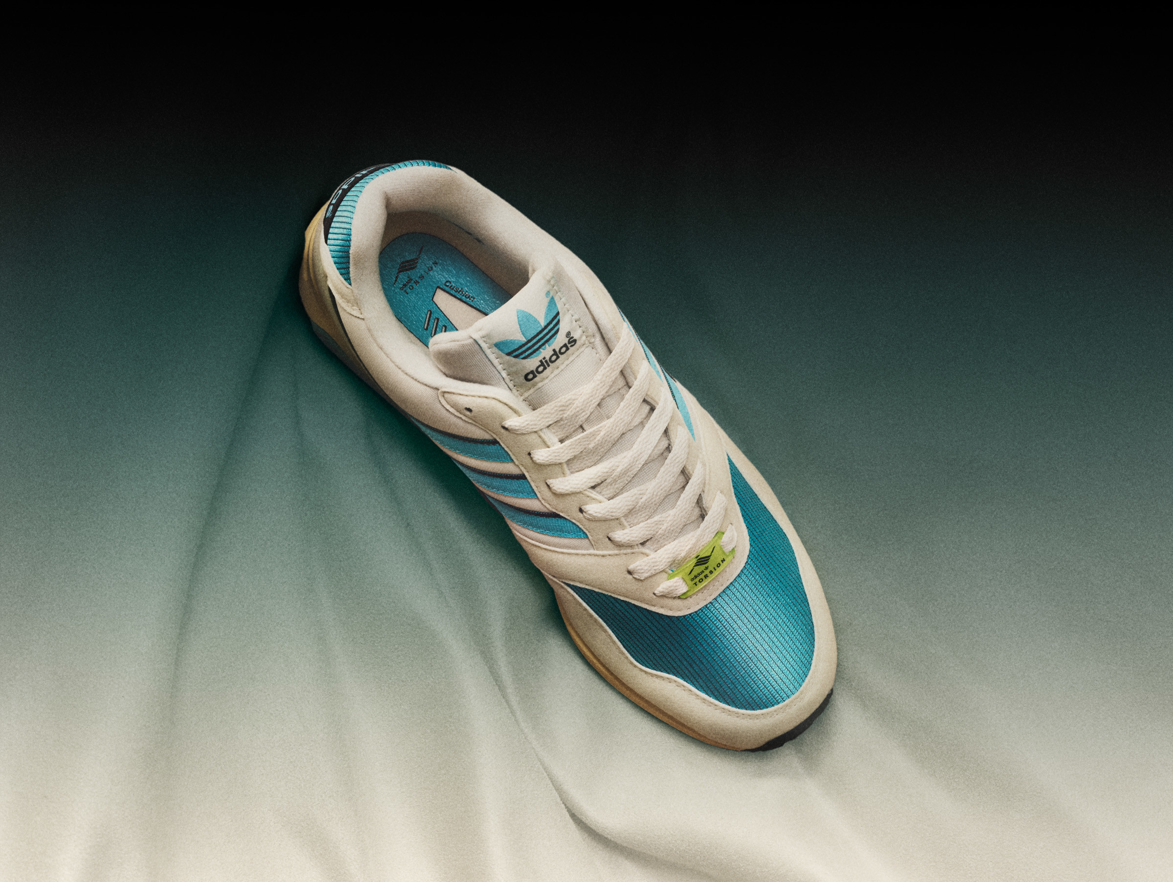 アディダス オリジナルスが26文字のアルファベットにちなんだ「A-ZX