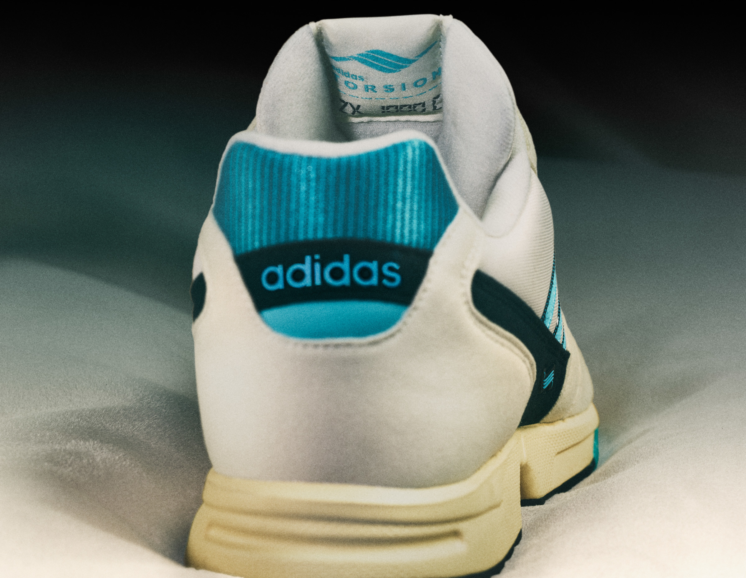 アディダス オリジナルスが26文字のアルファベットにちなんだ「A-ZX