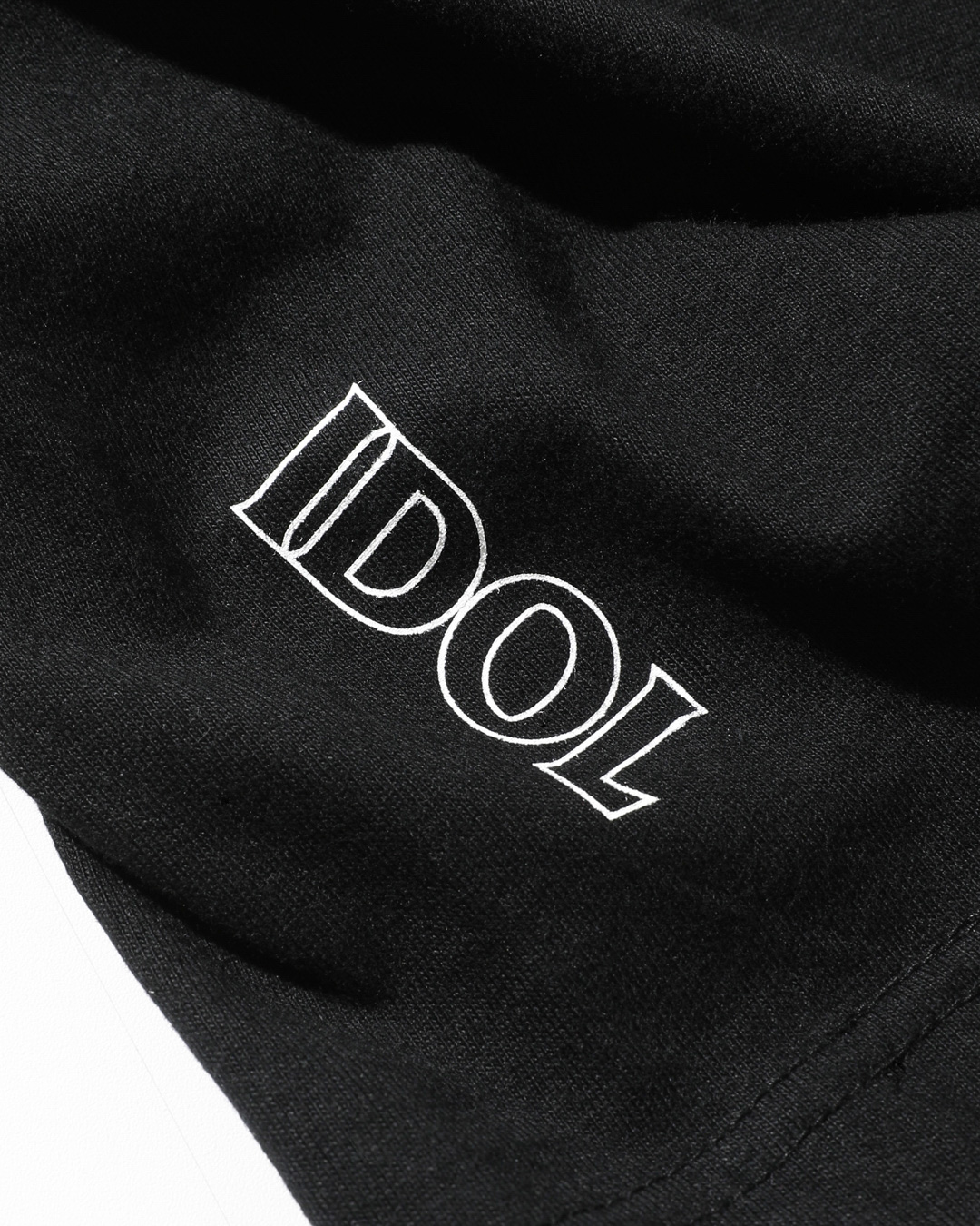 FR2の移動型店舗「＃FR2DOKO？」がBiSHとのコラボTシャツを発売