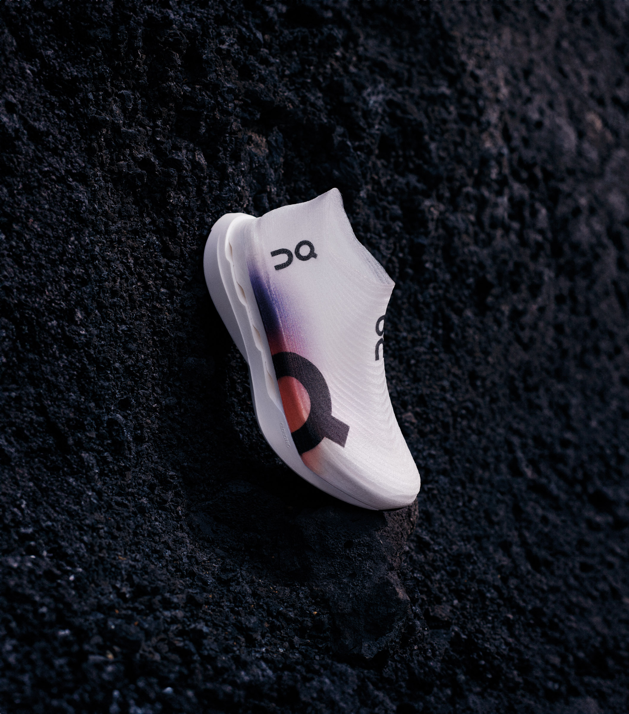 オンが独自のアッパー製造技術ライトスプレーを用いた高性能ランニング