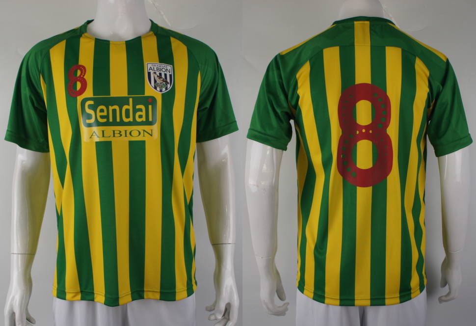 ウェスト・ブロムウィッチ・アルビオンのシャツに似たフットサルチーム