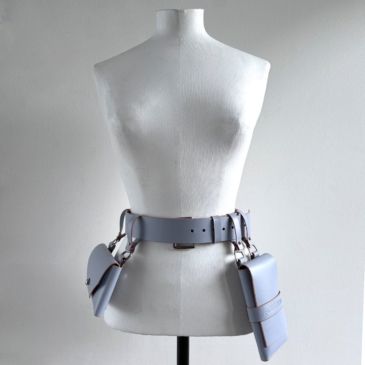 ARCHIVAL DOUBLE POCKET BELT LIGHT GREY / SMALL - Fleet Ilya