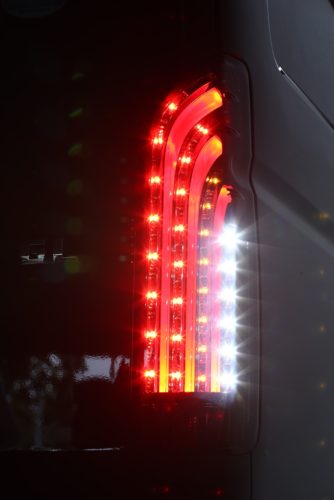 車好きがこだわる】FLEXオリジナル ハイエース LEDテールランプ「煌