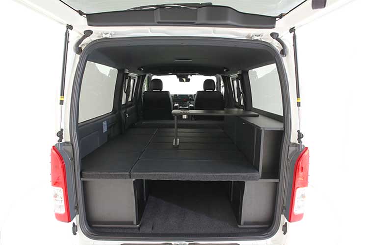 載せるだけでそれっぽい部屋に！ ハイエースバン用オリジナルベッド