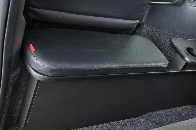 ワイドボディのハイエース専用セカンドテーブルができました