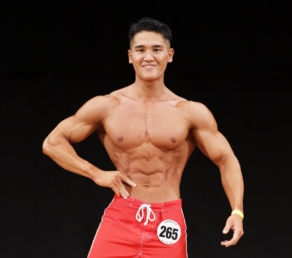 逆三角形の“ザ・フィジーク”でハイレベルな全国大会を制した28歳！大会