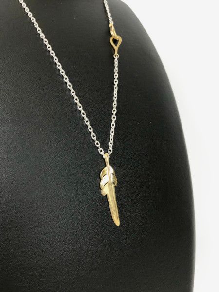 LARRY SMITH / 18K GOLD KAZEKIRI FEATHER PENDANT No. 28 SMALL -RIGHT-