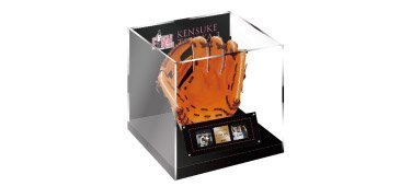 田中賢介選手引退記念グッズに直筆サイン入りのバットやグラブが登場