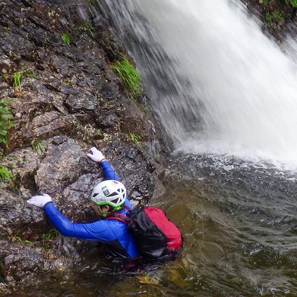 フラッドラッシュ | 国産アウトドアブランドのファイントラック