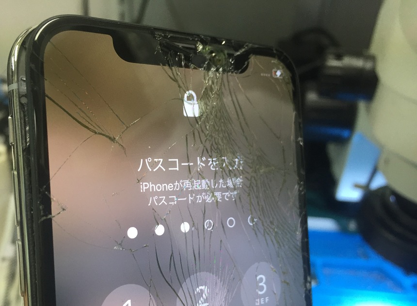 iPhoneXS(A2098)本体に強い衝撃が加わった後、タッチ操作ができ