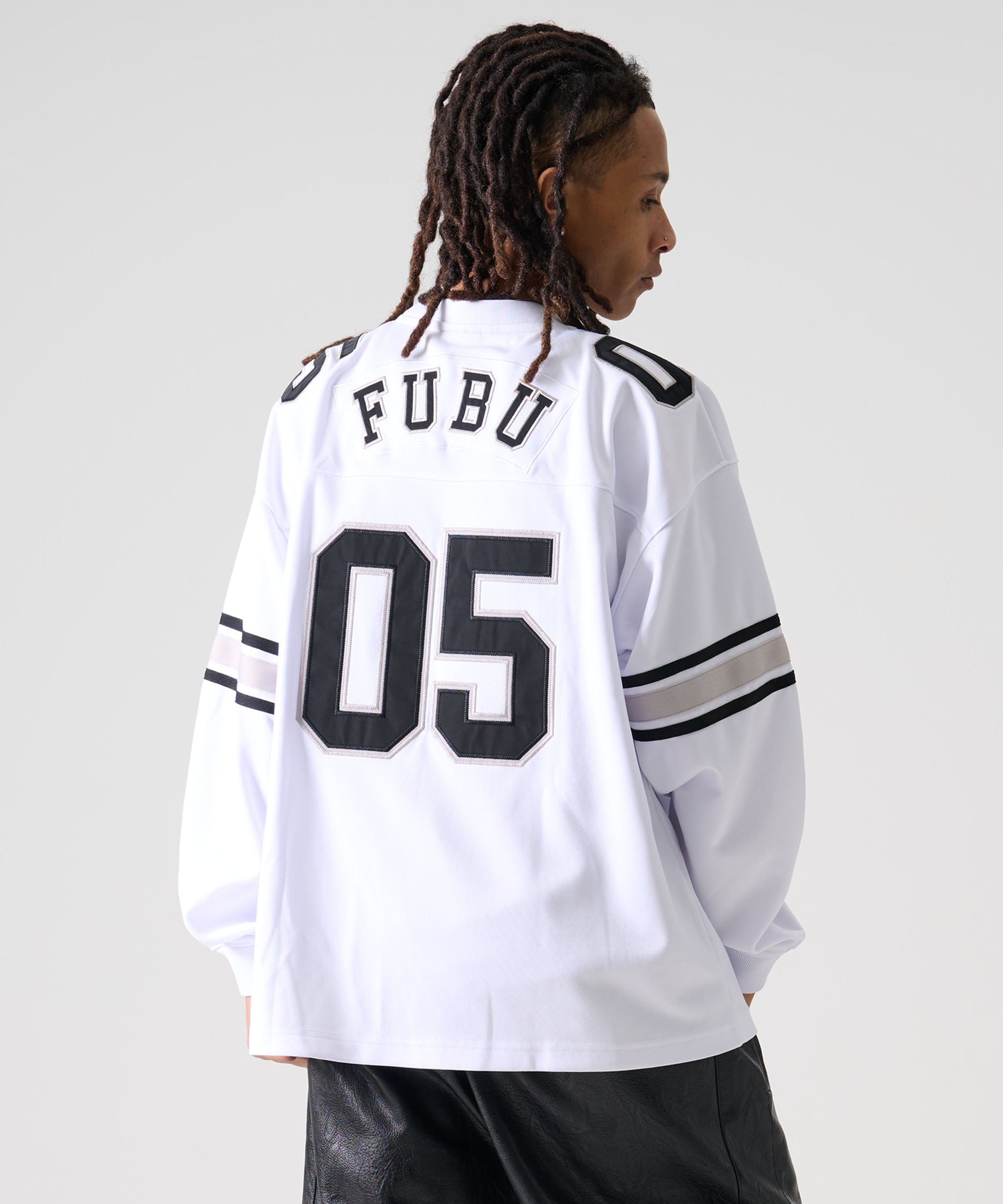 FUBU フブ ロゴ ナンバー ワッペン Vネック 長袖 ゲームシャツ。FUBUは