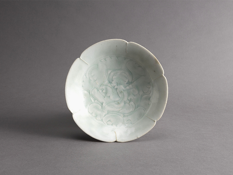 古美術 吉戸 - 宋時代 影青牡丹文 輪花皿 | 古美術品専門サイト