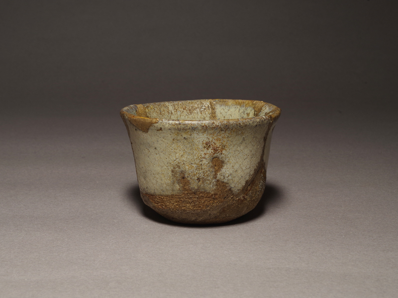 古唐津盃　幅約10.7㎝　東Y7-0808⭐︎2F 古唐津 無地唐津 盃 | 骨董と詩学 Antique & Poetics | 蛇韻律