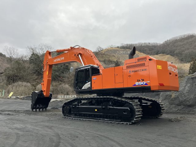 新車納入実績】日立建機 大型油圧ショベル「ZX890LCR-6」のご報告
