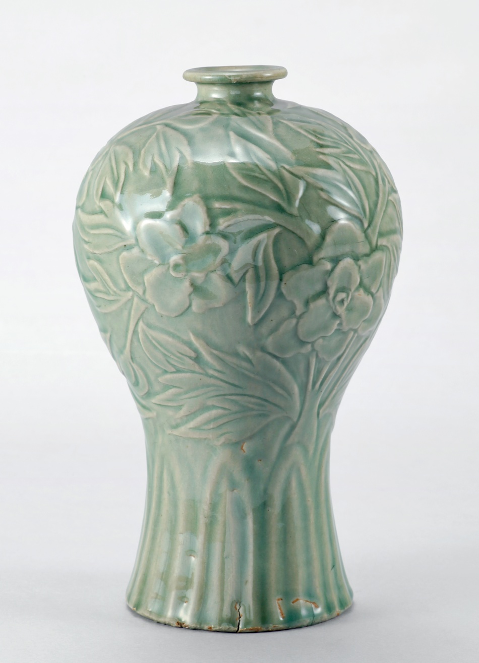 青磁牡丹文壺 | 耀州窯 | 収蔵品詳細 | 作品を知る | 東京富士美術館