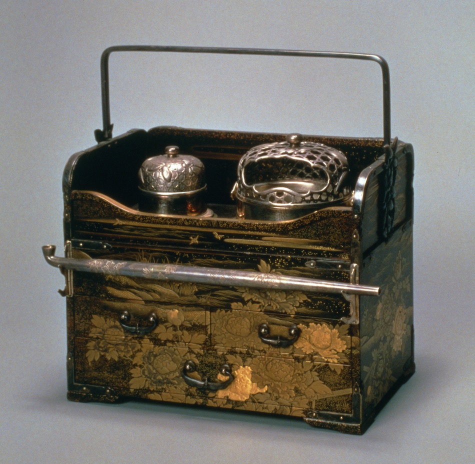 牡丹蒔絵煙草盆 | | 収蔵品詳細 | 作品を知る | 東京富士美術館（Tokyo