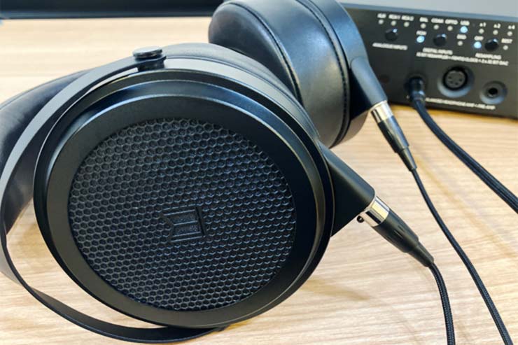 音質レビュー】Monolith M1570は分離感に優れた平面駆動型ヘッドホン