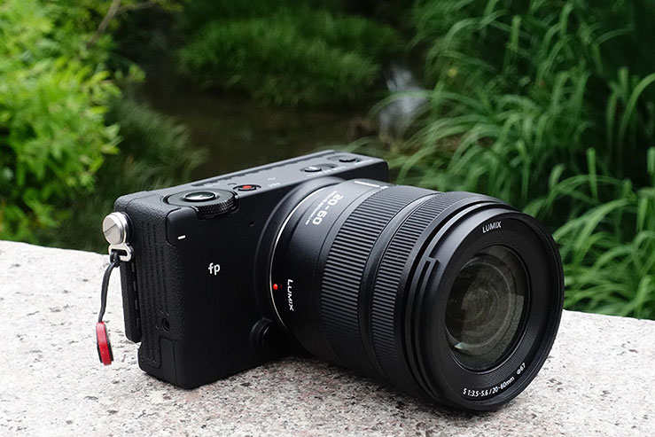 SIGMA fp にピッタリなコンパクトなズームレンズ Panasonic LUMIX S 20