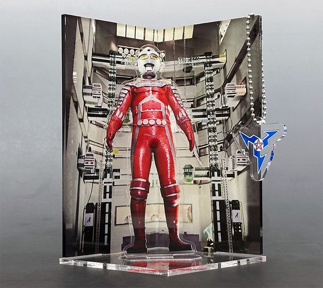 ニセ・ウルトラセブン」アクリルジオラマ（地球防衛軍マーク