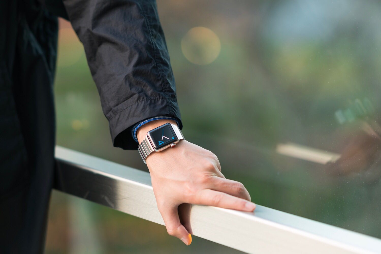 Apple純正のリンクブレスレット風交換バンドレビュー。申し分のない