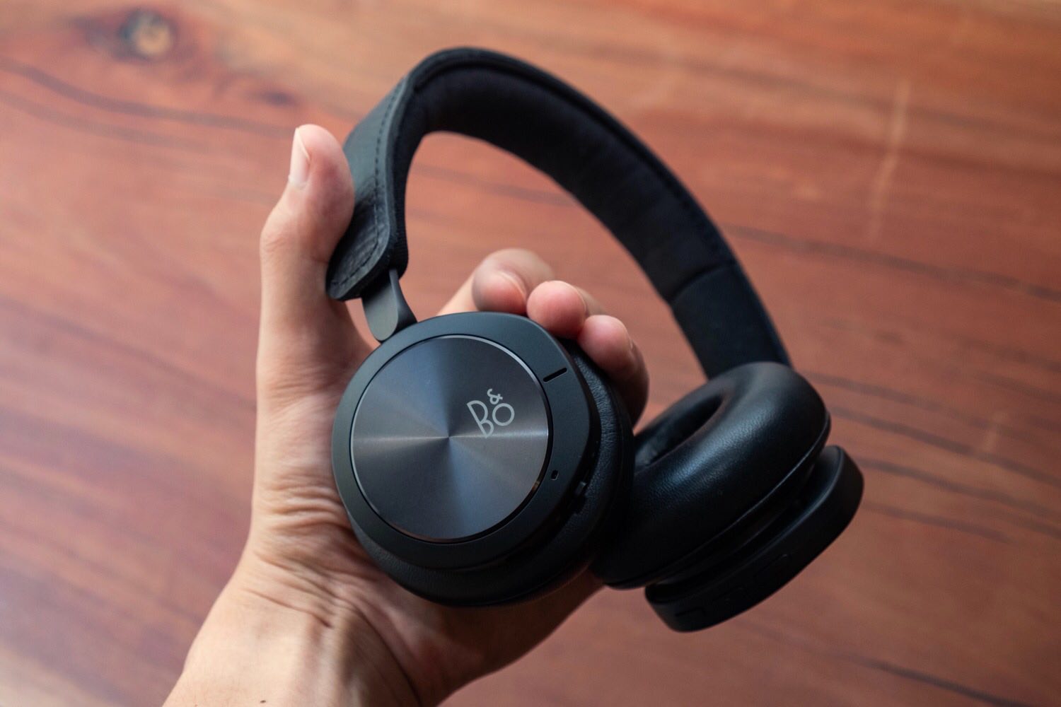 Beoplay H8iレビュー。隙のないB&O PLAYの高級ヘッドフォン。 | DRESS