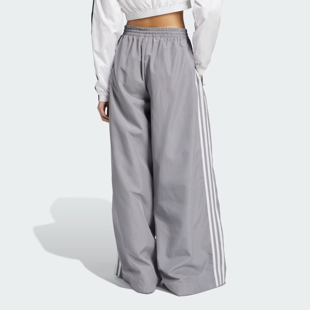 アディダスからくつろぎ感のあるファイヤーバード オーバーサイズド