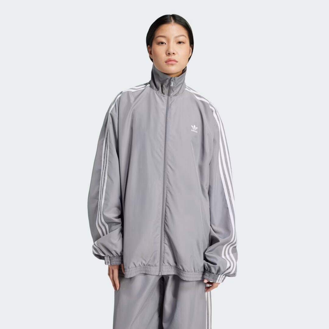 アディダスからくつろぎ感のあるファイヤーバード オーバーサイズド