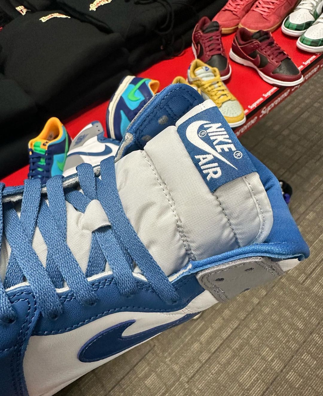 国内 1/14 発売】ナイキ エア ジョーダン 1 ハイ OG “トゥルーブルー