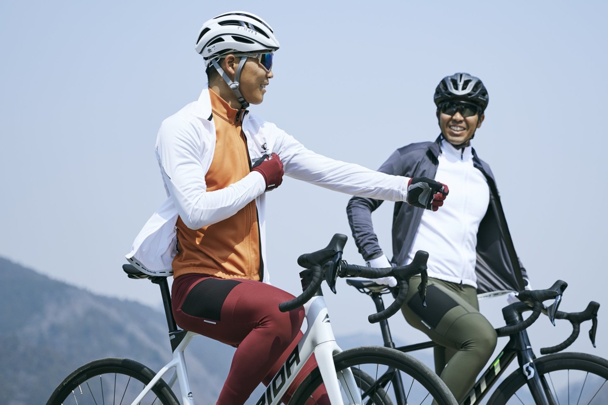 パールイズミの定番ウィンドシェルに新色が登場 ホワイトとシャドーが