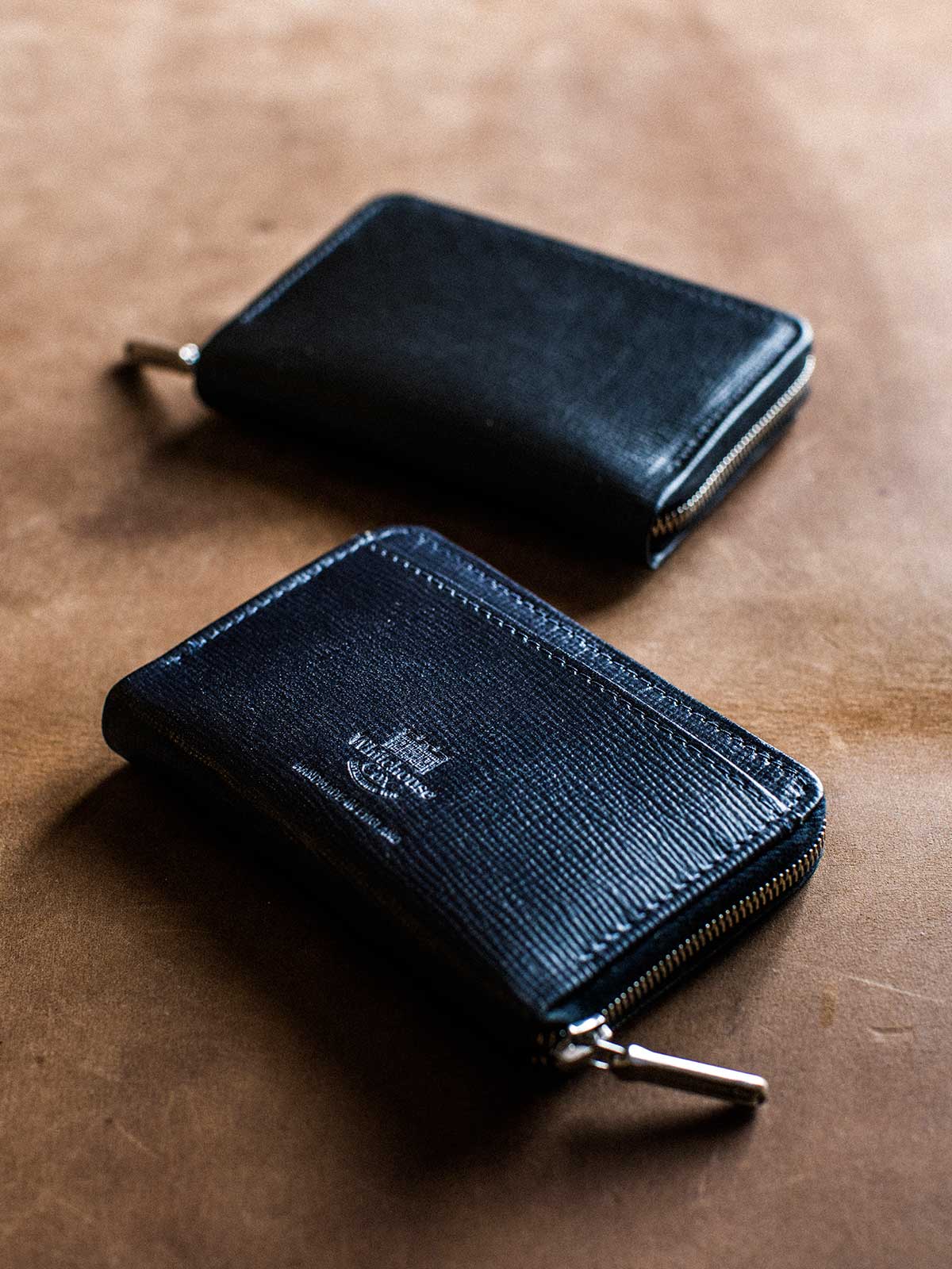 必須アイテムを厳選して携帯できるセカンドウォレット | FRAME