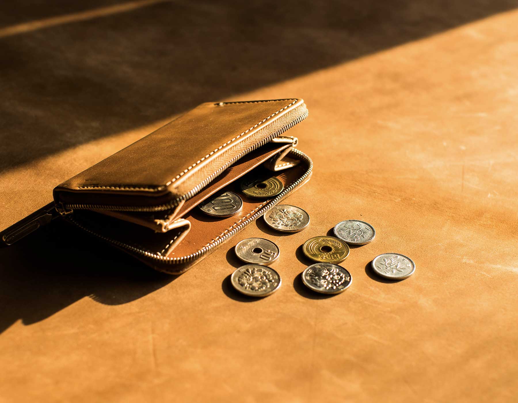 必須アイテムを厳選して携帯できるセカンドウォレット | FRAME