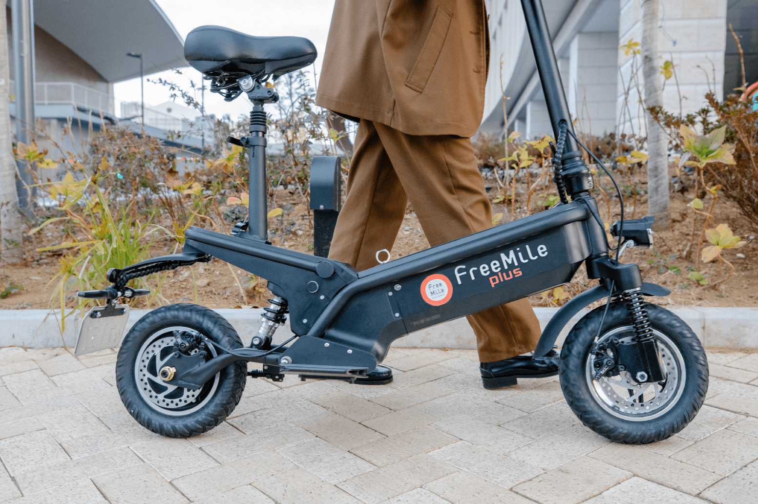 Plus EVバイク | FreeMile | ゼロから日本基準でつくられたEVマイ