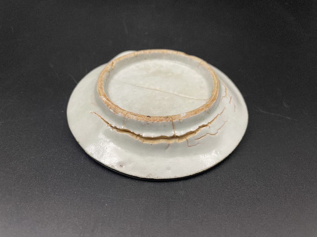 ギャラリー安原 / ご売約 初期伊万里 辰砂銹釉 菊花文陶片