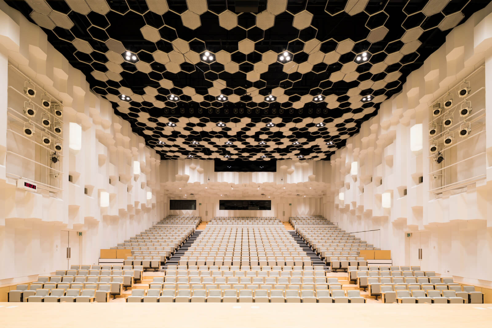 上越市市民交流施設高田公園オーレンプラザ ホール｜コトブキ