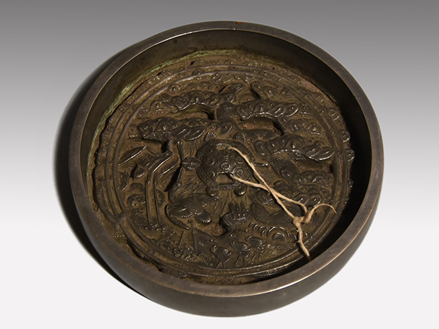 江戸初期 秋草蒔絵鏡箱 松に鶴亀文白銅鏡入り | 古美術ささき