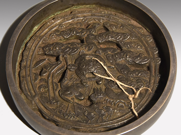 江戸初期 秋草蒔絵鏡箱 松に鶴亀文白銅鏡入り | 古美術ささき