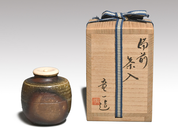 備前茶入 山本竜一(作) 共箱 牙蓋 仕服(太子間道) | 古美術ささき