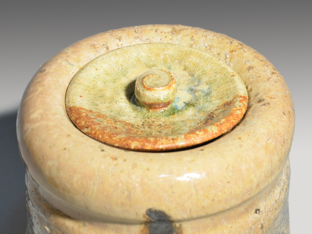 萩 灰被り水指 十四代 坂倉新兵衛(作) 共蓋 誂え蓋付 共箱 | 古美術ささき