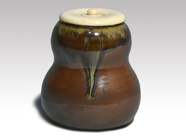 ①名工 田中金蔵友石 作 備前系保命酒 角徳利／②備前南燦窯 森本英助