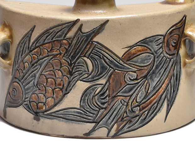 大作 金城次郎（作) 壷屋焼 双魚文抱瓶 共箱 | 古美術ささき