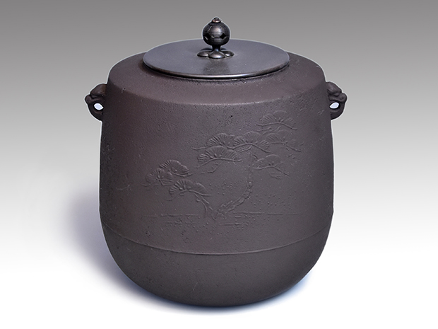 松文肩衝釜 畠春斎（作） 共箱 風炉用 | 古美術ささき