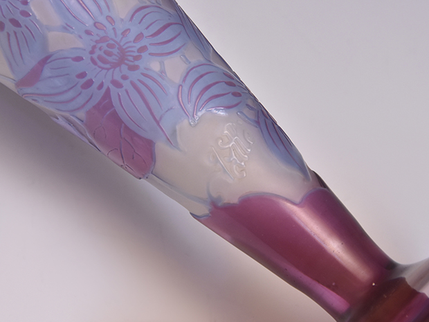 Galle ガレ クレマチス文 フラワーベース 被せガラス 酸化腐食彫 | 古