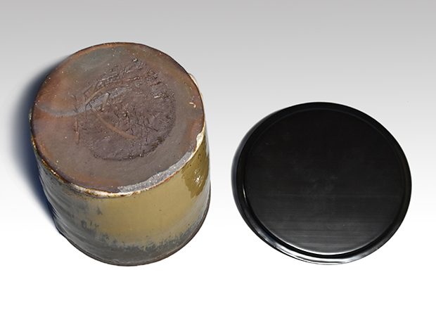 萩灰被寸胴水指 十三代 坂田泥華(作) 共箱 誂え塗蓋 | 古美術ささき