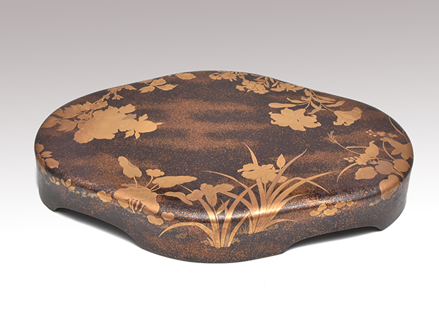 御下賜品 銀製鴛鴦彫金置物 草花蒔絵台付 | 古美術ささき