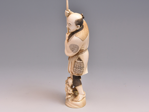 象牙芯彫釣人図 青丞(作) | 古美術ささき