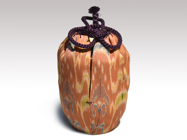 肩衝茶入 桶谷定一(作) 共箱 象牙蓋 仕服(七曜太子) | 古美術ささき