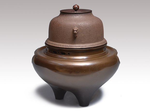 唐銅朝鮮風炉 真形釜添 釜師 角谷莎村（作） 共箱 未使用 | 古美術ささき