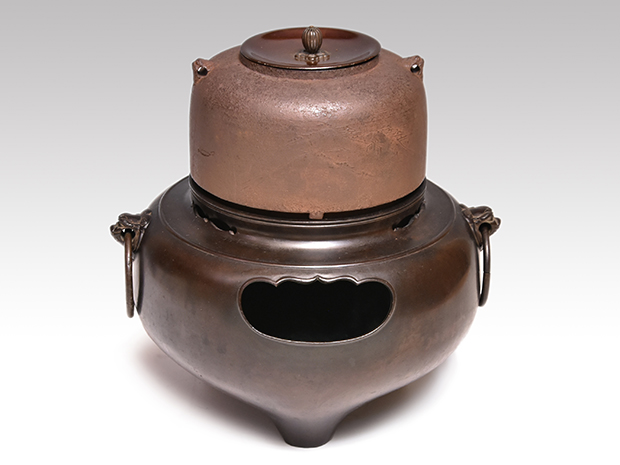 伊予芦屋 唐銅欄干風炉に大西五郎左衛門棗形釜添え | 古美術ささき