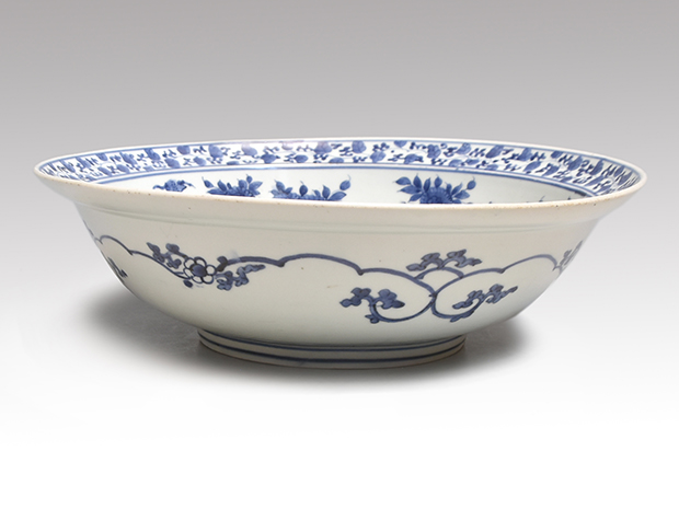 所載品 古伊万里（藍柿右衛門様式）草花文大鉢 江戸時代中期 | 古美術